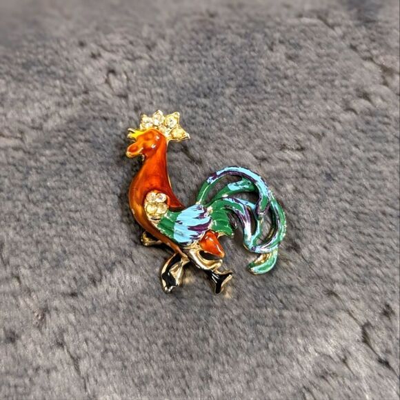 Vintage Enamel and Goldtone Rooster Brooche with Rhinestone Accents - Picture 7 of 9
